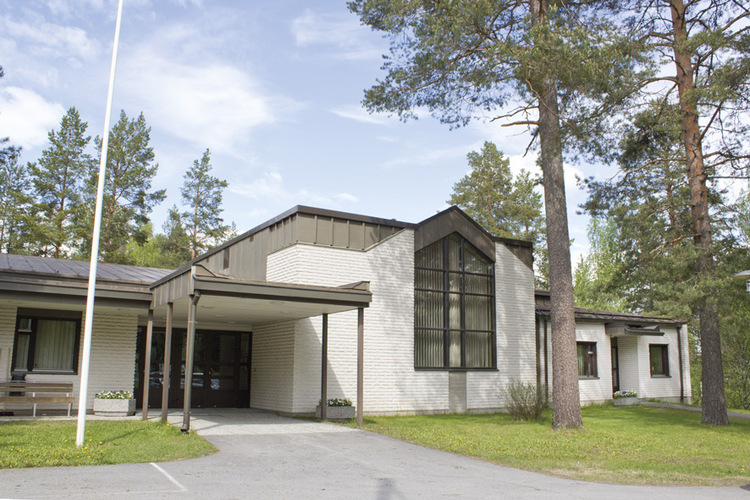 Seurakuntatalo ja toimistot Sonkajärven seurakuntatalon pääsisäänkäynti.