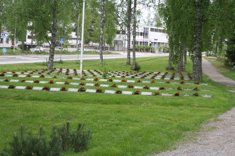 Sonkajärven hautausmaan sankarihautoja.