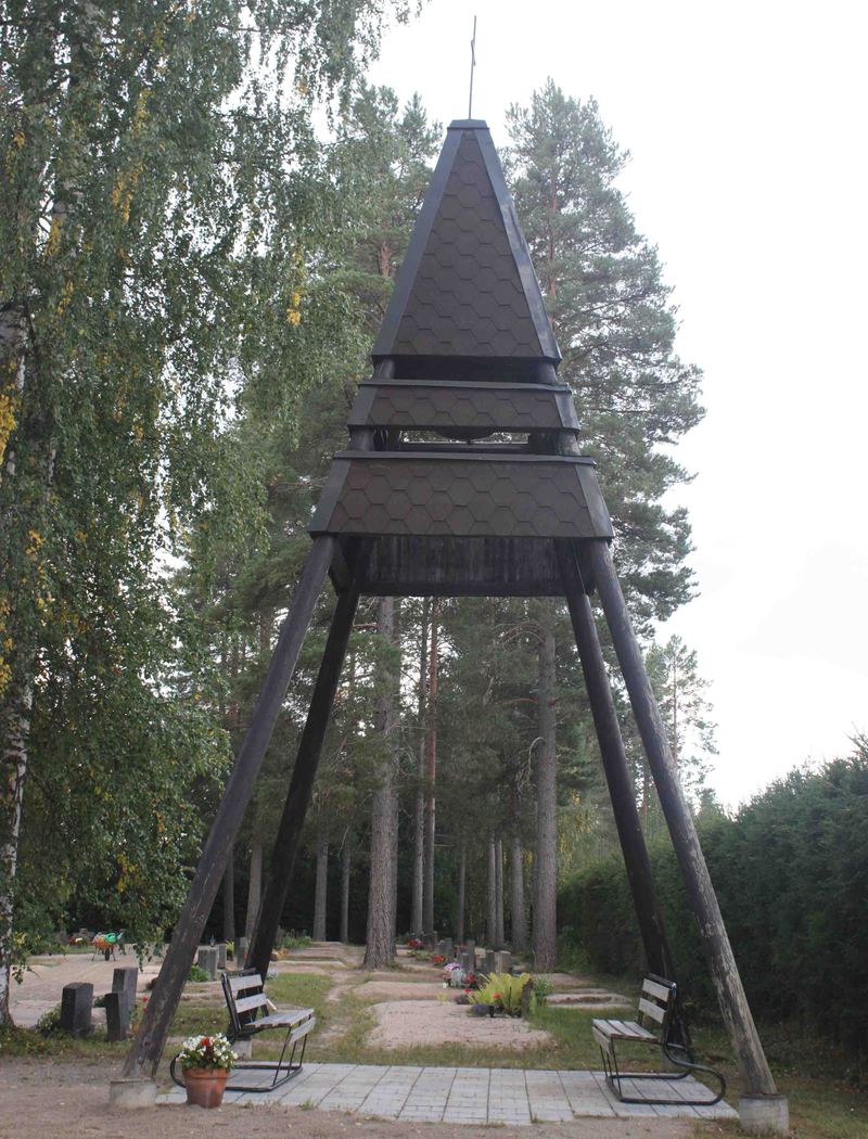 Lahnakankaan hautausmaa Lahnakankaan hautausmaan kelloteline.